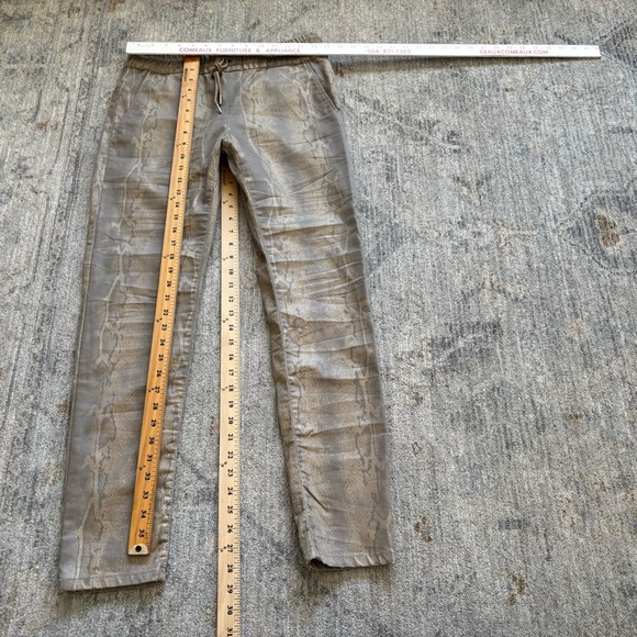 BEVY FLOG SHELY Stylish Snake Print Pants Size 29 Modern Contemporary Trendy - Picture 5 of 6